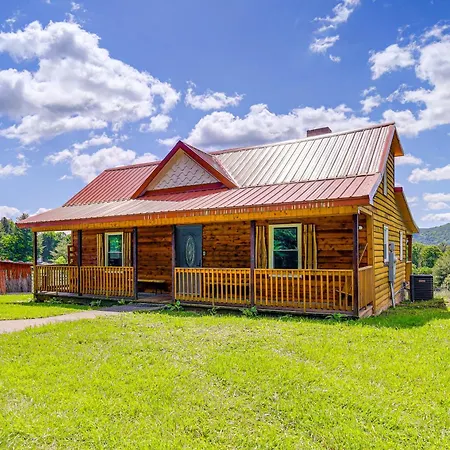 Historic Piney Creek Cabin With Deck And Scenic View!